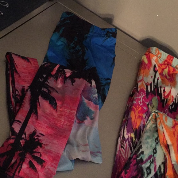 2 pairs of leggings - Picture 2 of 3